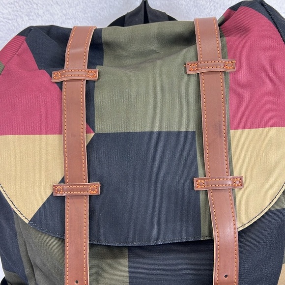 Kaukko Backpack Top Loading Drawstring & Flap Straps Snaps Well-Padded Like New - Picture 12 of 13